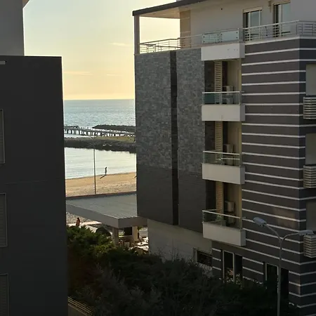 Sea Breeze Apartment *